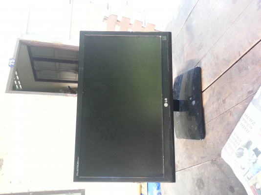 ขายหน้าจอ21"LG ราคา2000บาทโทร0643130366