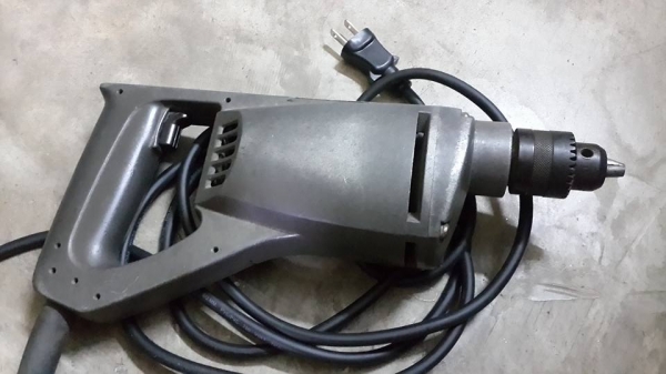 สว่าน Makita 6401 360W 1700/min 10mm. Drill ( 3 หุน ) สว่าน Makita 6401 360W 1700/min 10mm. Drill ( 3 หุน )