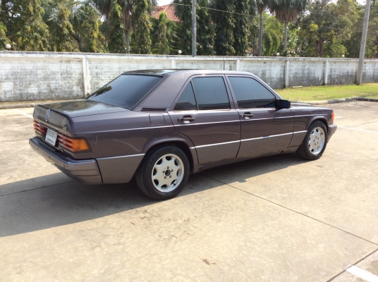 ขายรถ Benz 190E ปี92 เครื่อง 1.8 ออโต้ ไฟฟ้าทั้งคัน ภายในสวยๆเบาะหนังสวยๆสะอาด แอร์เย็น ตัวถังเดิมๆสีริ้วรอยบ้าง แม็กเดิม รถทรงเดิมๆขับขี่ดี ภาษี61