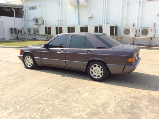 ขายรถ Benz 190E ปี92 เครื่อง 1.8 ออโต้ ไฟฟ้าทั้งคัน ภายในสวยๆเบาะหนังสวยๆสะอาด แอร์เย็น ตัวถังเดิมๆสีริ้วรอยบ้าง แม็กเดิม รถทรงเดิมๆขับขี่ดี ภาษี61