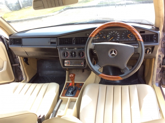ขายรถ Benz 190E ปี92 เครื่อง 1.8 ออโต้ ไฟฟ้าทั้งคัน ภายในสวยๆเบาะหนังสวยๆสะอาด แอร์เย็น ตัวถังเดิมๆสีริ้วรอยบ้าง แม็กเดิม รถทรงเดิมๆขับขี่ดี ภาษี61