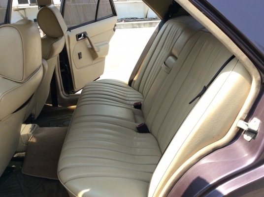 ขายรถ Benz 190E ปี92 เครื่อง 1.8 ออโต้ ไฟฟ้าทั้งคัน ภายในสวยๆเบาะหนังสวยๆสะอาด แอร์เย็น ตัวถังเดิมๆสีริ้วรอยบ้าง แม็กเดิม รถทรงเดิมๆขับขี่ดี ภาษี61