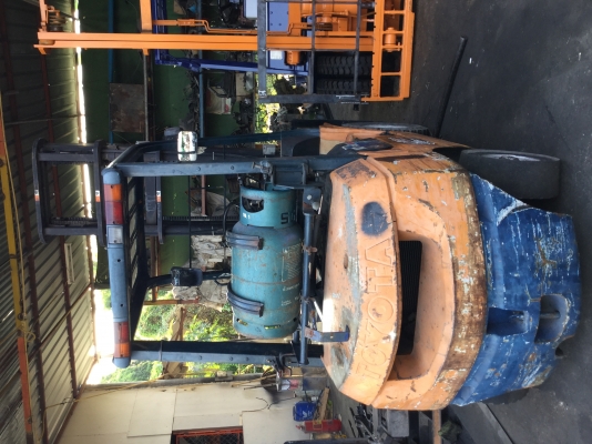 ขาย โตโยต้า รุ่น 7 เบนซินติดแก๊ส 2.5 ตันเสา 4.5 เมตร