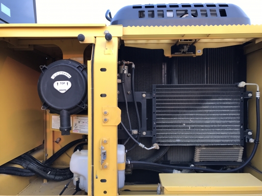 ขาย KOMATSU PC200-8MO สวยๆ พร้อมใช้งาน สีเดิมทั้งคัน 9000 ชั่วโมง ชมรถที่หน้างานได้ทุกวัน สนใจติดต่อ 081-4283210