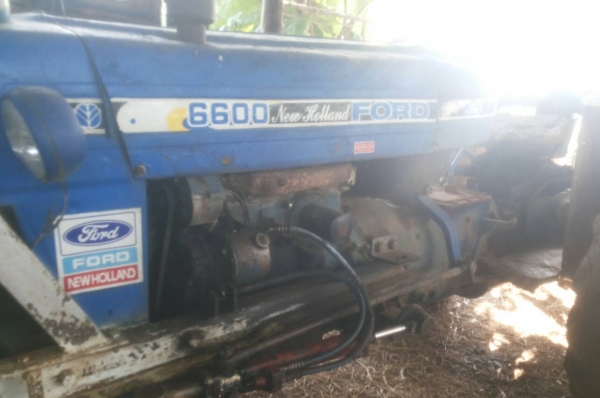 ขายรถไถ ฟอรด รุ่น 6600 พร้อมผาน 3  ปั้มดี เครื่องดี เอกสารครบ โต๋ครับ 081-6215712