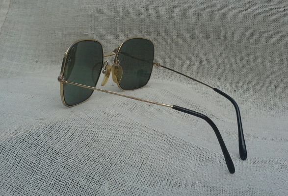 แว่นตาฝรั่งเศสโกลฟิลด์ 14 K ทศวรรษที่ 1960's โมเดลหล่ออมตะ 'สี่เหลี่ยม - คลาสสิค' Vin แว่นตาฝรั่งเศสโกลฟิลด์ 14 K ทศวรรษที่ 1960's โมเดลหล่ออมตะ 'สี่เหลี่ยม - คลาสสิค' Vin