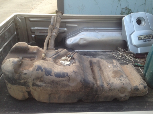 ถังน้ำมัน isuzu d-max ปี09 ยกลูก ใช้งานได้ปกติ 3500บาท