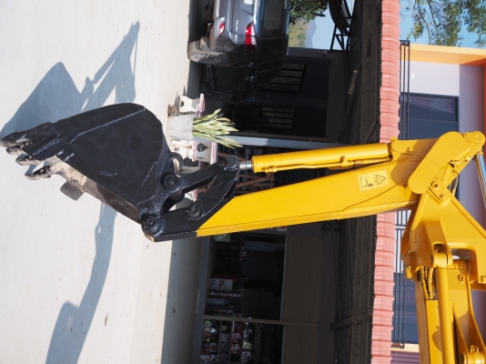 350,000 บาท. ขายรถขุด MITSUBISHI MM57SR. (ทำสีCAT)