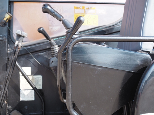 350,000 บาท. ขายรถขุด MITSUBISHI MM57SR. (ทำสีCAT)