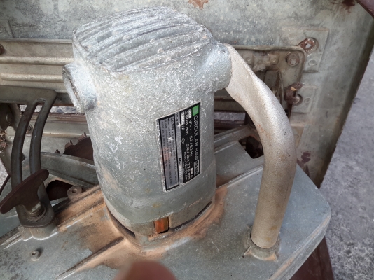 เลื่อยวงเดือน HITACHI 13นิ้วพร้อมโต๊ะเหล็กปรับขึ้นลงของเก่าเก็บผลิตญี่ปุ่น