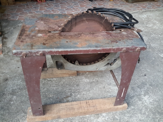 เลื่อยวงเดือน HITACHI 13นิ้วพร้อมโต๊ะเหล็กปรับขึ้นลงของเก่าเก็บผลิตญี่ปุ่น