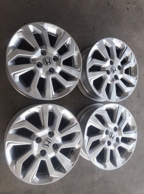 ขายล้อแม็กป้ายแดง jazz 15" ล้อสภาพสวยๆครับ  สนใจติดต่อร้าน ก.เจริญการยางครับ 081-3747940