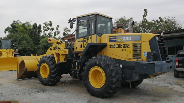 มาใหม่ KOMATSU WA380-5 สภาพสวย นำเข้าจากญี่ปุ่น โทร.090-986-2521 อ๊อบ