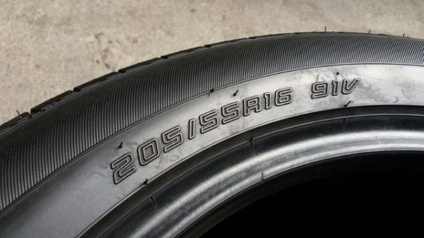 ยาง Dunlop 205 55 16 ปี 16