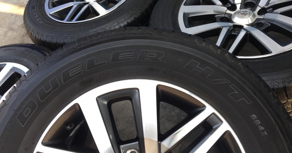 แม็ก Toyota New Fortuner ขอบ 18 พร้อมยาง 265-60-18 ปลายปี 15