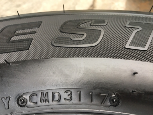 ล้อแม็กพร้อมยางป้ายแดง Toyota Fortuner BMC 265-65-17 ปลายปี 17 เส้นสีชัดๆ