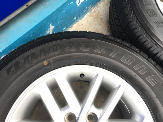 ล้อแม็กพร้อมยางป้ายแดง Toyota Fortuner BMC 265-65-17 ปลายปี 17 เส้นสีชัดๆ