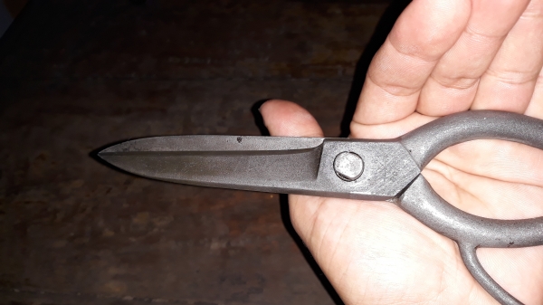 ขายกรรไกรหางHENRY BOKER MADE IN GERMANY. มือสองเยอรมันสวยงาม