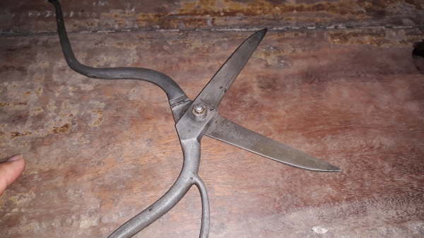 ขายกรรไกรหางHENRY BOKER MADE IN GERMANY. มือสองเยอรมันสวยงาม ขายกรรไกรหางHENRY BOKER MADE IN GERMANY. มือสองเยอรมันสวยงาม