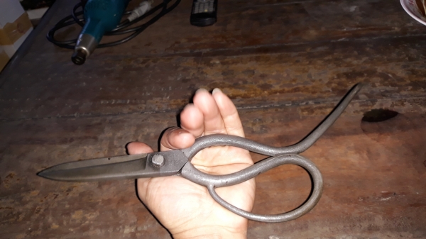 ขายกรรไกรหางHENRY BOKER MADE IN GERMANY. มือสองเยอรมันสวยงาม ขายกรรไกรหางHENRY BOKER MADE IN GERMANY. มือสองเยอรมันสวยงาม