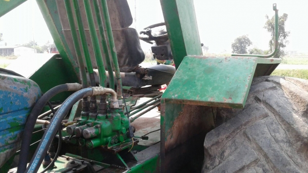 รถคีบอ้อยฟรอด77