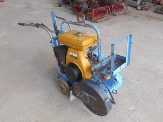 รถตัดปูน KOMATSU พร้อมใช้งาน