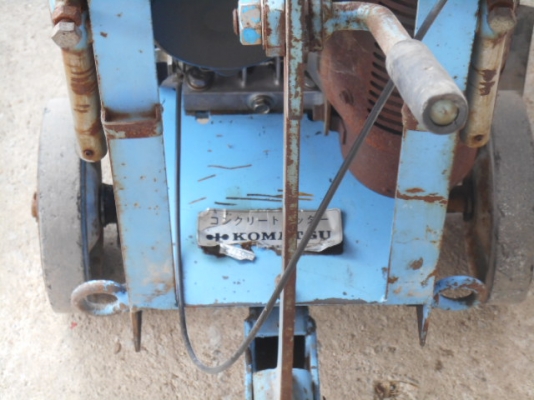 รถตัดปูน KOMATSU พร้อมใช้งาน