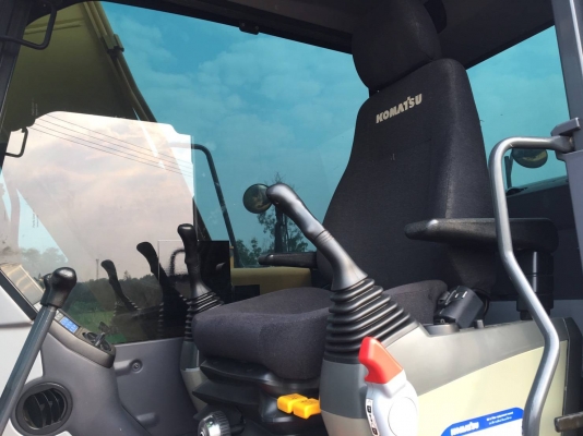 ขออนุญาตขายpc 130-8 ชั่โมง5400 สภาพสวยพร้อมใช้งานเอกสารครบพร้อมใช้ ช่วงล่วงเต็มเอวแน่น ราคา1750000บาท สนใจติดต่อช่างดำ0853224877 0988930465 ไอดีไลน์0853224877 ครับผม