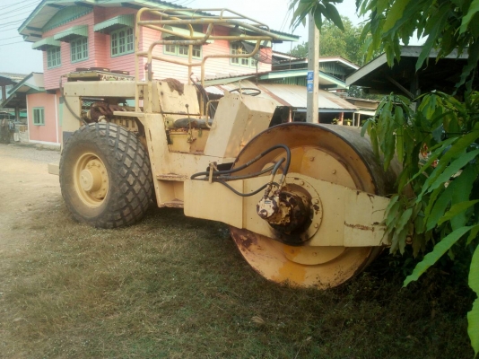 ขายด่วนเหมายกเข่ง รถเกรต รถบด รถแทรกเตอร์ตีนตะขาบ รถน้ำ