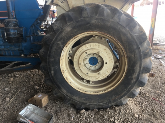 รถไถ FORD 7840 แรง 6 สูบ 2 เพลา พร้อมใบมีดหน้า สภาพสวย ๆ ราคา 680,000 ต่อรอง สนใจ 092-5852277 รถไถ FORD 7840 แรง 6 สูบ 2 เพลา พร้อมใบมีดหน้า สภาพสวย ๆ ราคา 680,000 ต่อรอง สนใจ 092-5852277