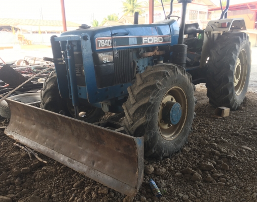 รถไถ FORD 7840 แรง 6 สูบ 2 เพลา พร้อมใบมีดหน้า สภาพสวย ๆ  ราคา 680,000 ต่อรอง  สนใจ 092-5852277