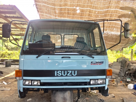 ขาย หัวสิบล้อ ISUZU ร็อคกี้. สภาพสวยๆ มีขาดีดหน้า-ขาคำ้หลัง กันชนหน้า พร้อมใช้