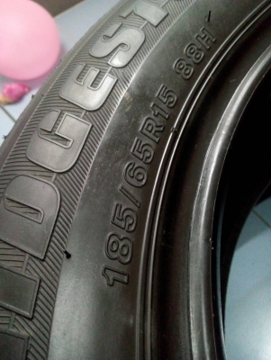 185/65R15  BRIDGESTONE B250 ชุด 4 เส้น 1400 บาท  โทร.081-427-3941   IDไลน์:  0814273941