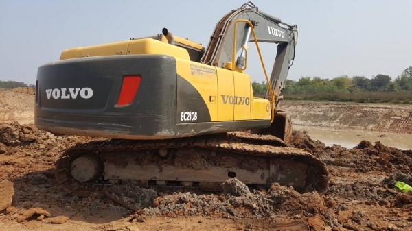 ขายรถแบคโฮ VOLVOEC 210B ขายรถแบคโฮ VOLVOEC 210B