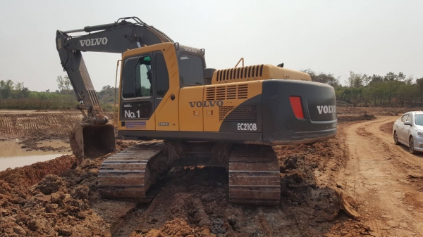 ขายรถแบคโฮ VOLVOEC 210B