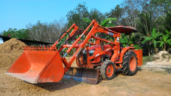 ขายรถไถ KUBOTA L3608 พร้อมดันหน้า และตัวตักยกสูง 4เมตร(บุ้งกี๋เปลี่ยนคีบได้เลยมีชุดน้ำมันมาแล้ว) สภาพสวยๆเดิมๆ 1,370ชม.ทะเบียนพร้อมโอน ราคา 290,000บาท สามย่านแทรคเตอร์ อ.แกลง ระยอง โทร 0897489639 ,0899347475 line =0997489639 line =0899347475 มีรถขนส่งบริก ขายรถไถ KUBOTA L3608 พร้อมดันหน้า และตัวตักยกสูง 4เมตร(บุ้งกี๋เปลี่ยนคีบได้เลยมีชุดน้ำมันมาแล้ว) สภาพสวยๆเดิมๆ 1,370ชม.ทะเบียนพร้อมโอน ราคา 290,000บาท สามย่านแทรคเตอร์ อ.แกลง ระยอง โทร 0897489639 ,0899347475 line =0997489639 line =0899347475 มีรถขนส่งบริก