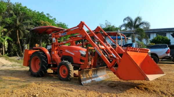 ขายรถไถ KUBOTA L3608 พร้อมดันหน้า และตัวตักยกสูง 4เมตร(บุ้งกี๋เปลี่ยนคีบได้เลยมีชุดน้ำมันมาแล้ว) สภาพสวยๆเดิมๆ 1,370ชม.ทะเบียนพร้อมโอน ราคา 290,000บาท สามย่านแทรคเตอร์ อ.แกลง ระยอง โทร 0897489639 ,0899347475 line =0997489639 line =0899347475 มีรถขนส่งบริก ขายรถไถ KUBOTA L3608 พร้อมดันหน้า และตัวตักยกสูง 4เมตร(บุ้งกี๋เปลี่ยนคีบได้เลยมีชุดน้ำมันมาแล้ว) สภาพสวยๆเดิมๆ 1,370ชม.ทะเบียนพร้อมโอน ราคา 290,000บาท สามย่านแทรคเตอร์ อ.แกลง ระยอง โทร 0897489639 ,0899347475 line =0997489639 line =0899347475 มีรถขนส่งบริก