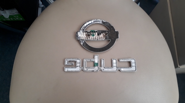 โลโก้ NISSAN Cube CUBIC ติดท้ายรถ