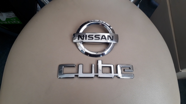 โลโก้ NISSAN Cube CUBIC ติดท้ายรถ