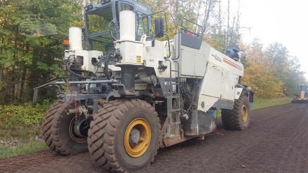 ต้องสั่งนำเข้า รถไสผิวถนนยี่ห้อWirtgen รุ่น WR2500S ล้อยาง