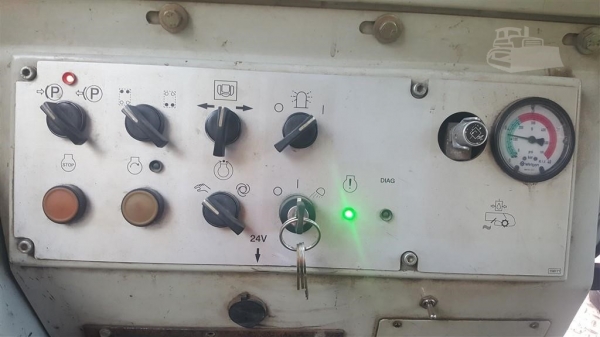 ต้องสั่งนำเข้า รถไสผิวถนนยี่ห้อWirtgen รุ่น WR2500S ล้อยาง