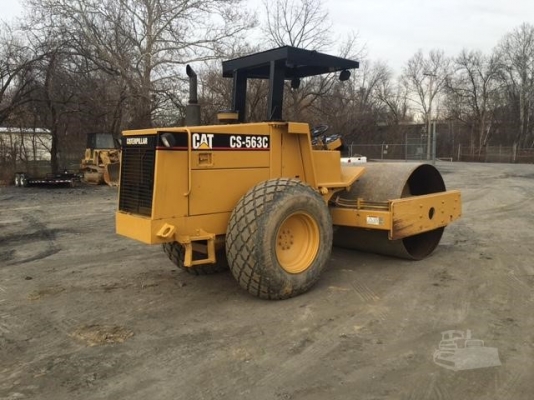 ต้องสั่งนำเข้า รถบดสั่นสะเทือนยี่ห้อCATERPILLAR รุ่น CS653C  ปี1995,6,527ชม.