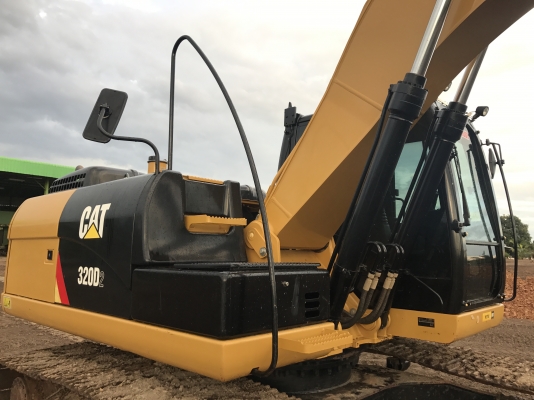 ขาย CAT320D2 รุ่นใหม่ล่าสุด 3500 ชม. สภาพสวยเดิม เอกสารเล่มทะเบียน สนใจติดต่อ 081-4283210 ขาย CAT320D2 รุ่นใหม่ล่าสุด 3500 ชม. สภาพสวยเดิม เอกสารเล่มทะเบียน สนใจติดต่อ 081-4283210