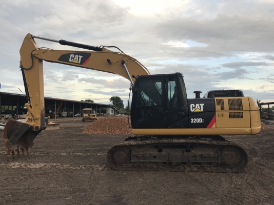 ขาย CAT320D2 รุ่นใหม่ล่าสุด 3500 ชม. สภาพสวยเดิม เอกสารเล่มทะเบียน สนใจติดต่อ 081-4283210