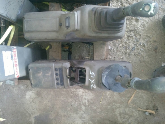 คอนโทลรถแบคโฮ HITASHI มีครบชุด / KOBELCO มีข้างขวา ของเก่านอกยังไม่เคยใช้งานในไทย ตัดออกมาจากตัวรถ สภาพดี พร้อมใช้งาน