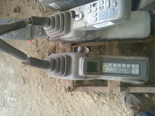 คอนโทลรถแบคโฮ HITASHI มีครบชุด / KOBELCO มีข้างขวา ของเก่านอกยังไม่เคยใช้งานในไทย ตัดออกมาจากตัวรถ สภาพดี พร้อมใช้งาน