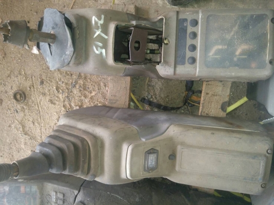 คอนโทลรถแบคโฮ HITASHI มีครบชุด / KOBELCO มีข้างขวา ของเก่านอกยังไม่เคยใช้งานในไทย ตัดออกมาจากตัวรถ สภาพดี พร้อมใช้งาน