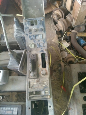 คอนโทลรถแบคโฮ HITASHI มีครบชุด / KOBELCO มีข้างขวา ของเก่านอกยังไม่เคยใช้งานในไทย ตัดออกมาจากตัวรถ สภาพดี พร้อมใช้งาน