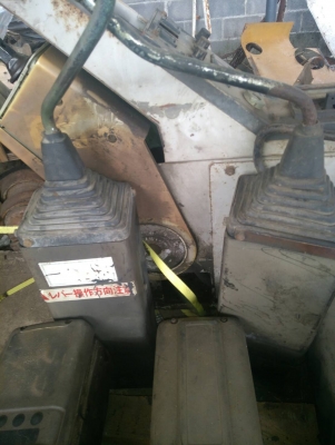 คอนโทลรถแบคโฮ HITASHI มีครบชุด / KOBELCO มีข้างขวา ของเก่านอกยังไม่เคยใช้งานในไทย ตัดออกมาจากตัวรถ สภาพดี พร้อมใช้งาน