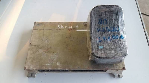 ขาย 95,000 กล่องไฟฟ้า KOBELCO sk 200-8  พร้อมหน้าจอ รวม 2 อย่าง สภาพใหม่พร้อมใช้ รับประกันคุณภาพ สินค้าอยู่ ปทุมธานี สามโคก 090-772-3710 090-772-3708